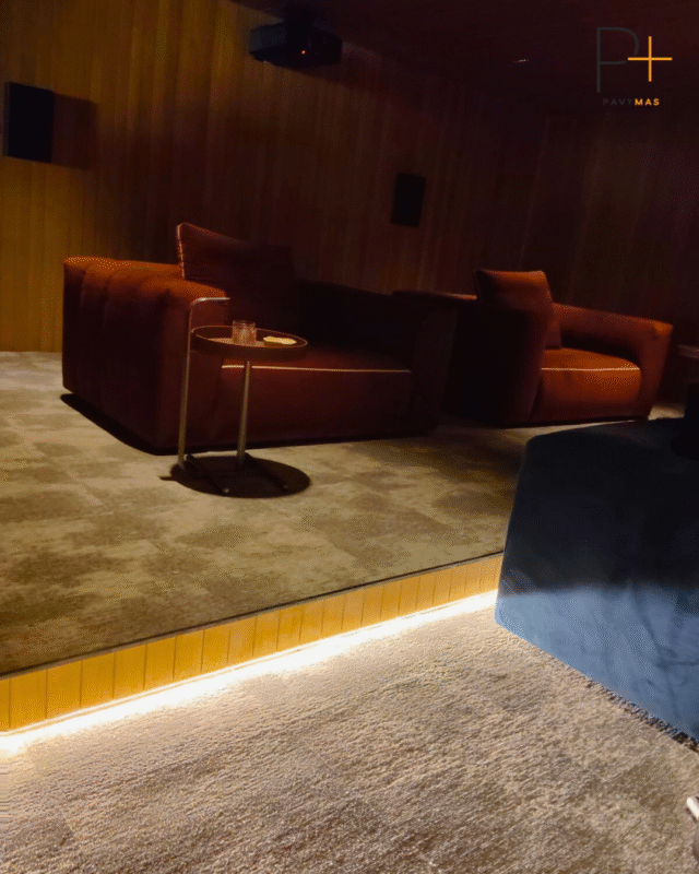 Instalación de moqueta en losetas para una sala de cine privada en El Madroñal 2 39