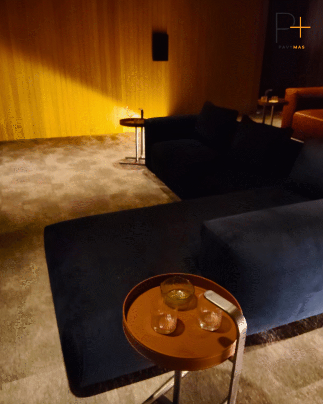 Instalación de moqueta en losetas para una sala de cine privada en El Madroñal 4 41