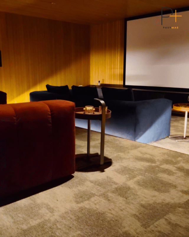 Instalación de moqueta en losetas para una sala de cine privada en El Madroñal 6 43