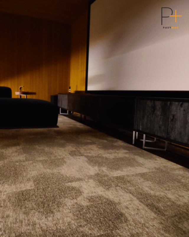 Instalación de moqueta en losetas para una sala de cine privada en El Madroñal 7 44