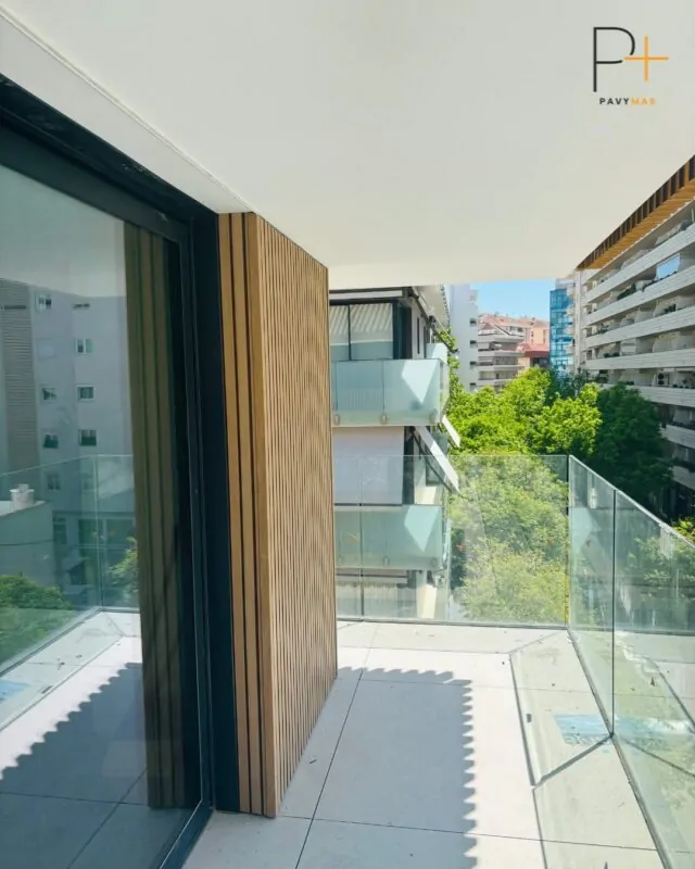 Nuevo proyecto en Marbella: elegancia y modernidad con revestimiento composite 6 pavymas d