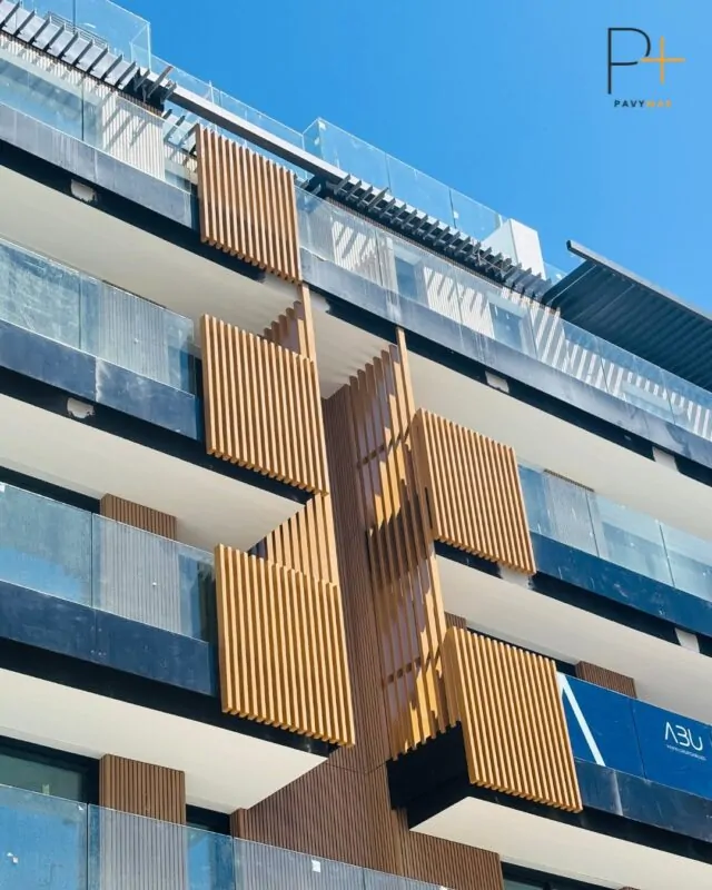 Nuevo proyecto en Marbella: elegancia y modernidad con revestimiento composite 4 pavymas f